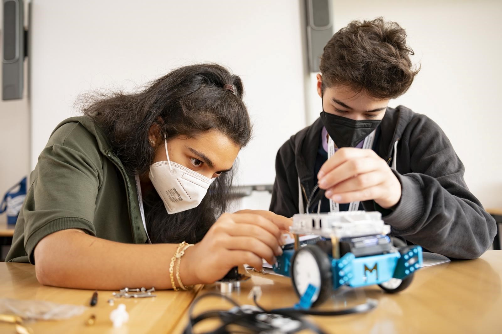 2021 08 07 Sommerakademie TiL 2021 c TiL 2 Menschen mit Roboter